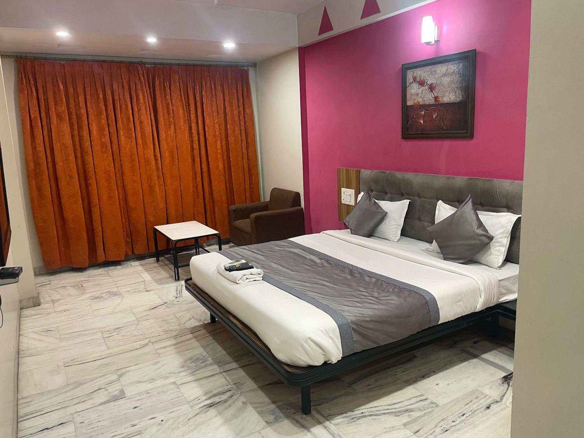 Hotel Vrandavan Nagpur Exteriör bild