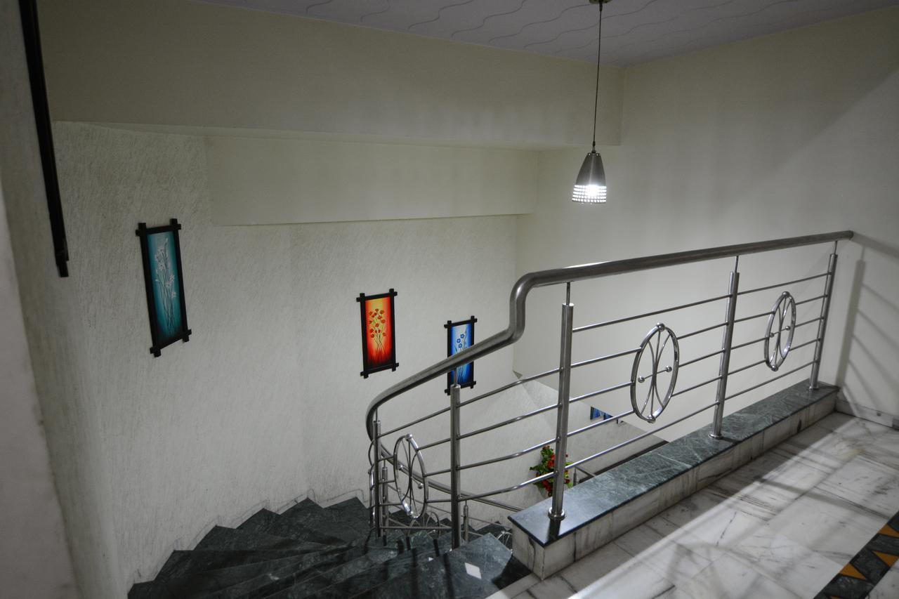 Hotel Vrandavan Nagpur Exteriör bild